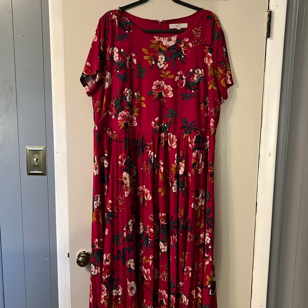 Loft floral dress in fuchsia with gold and green accents.  Size 22